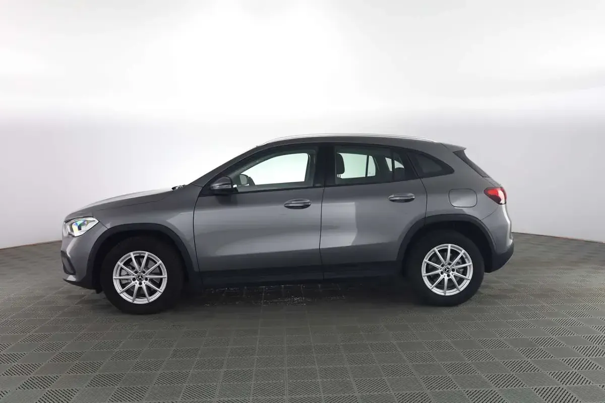 Usata Mercedes GLA200 Business 150 CV (110 kW) 2022 Grigio montagna SUV