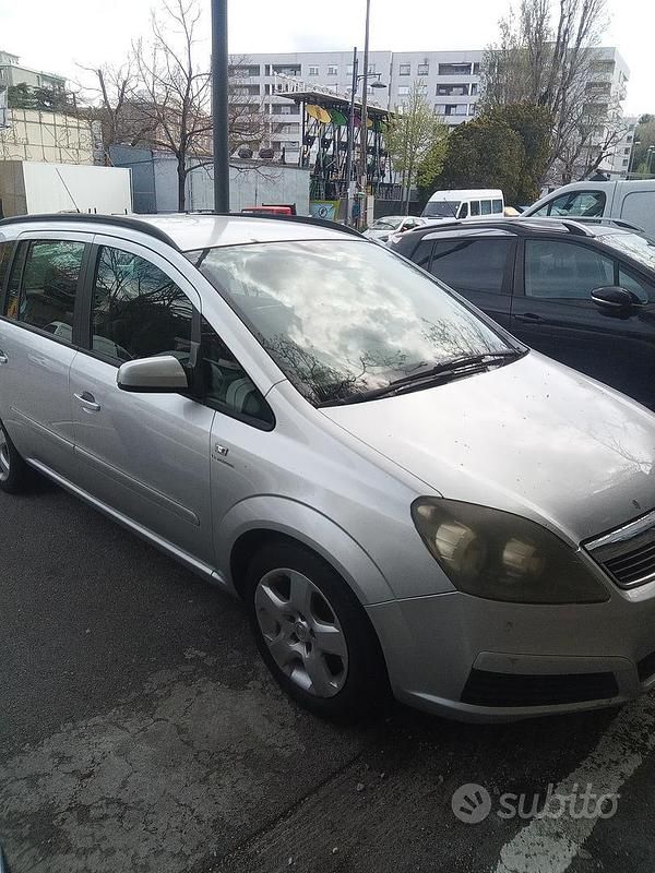 Usata Opel Zafira Enjoy 2006 Grigio Monovolume