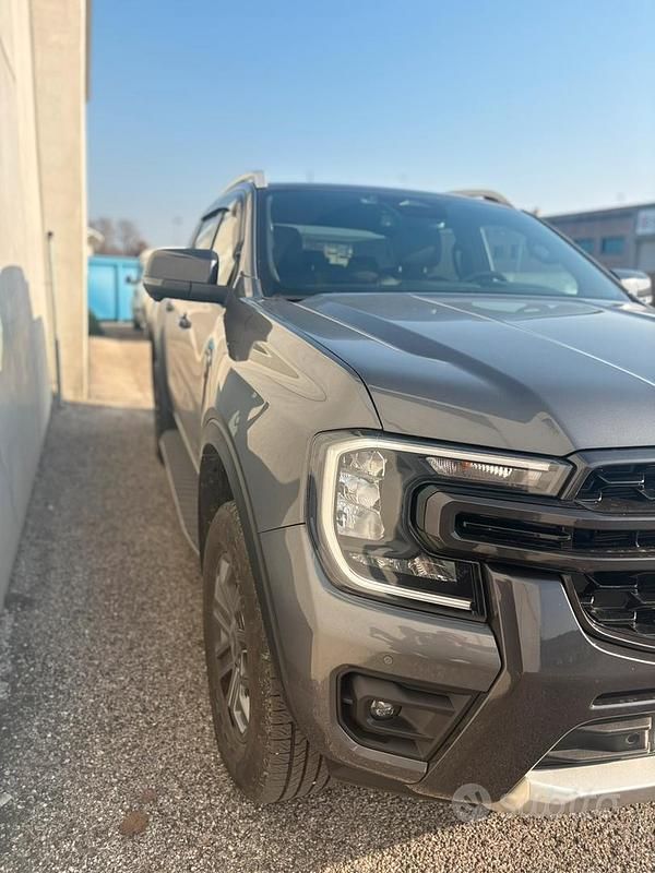Usata Ford Ranger Wildtrack 240 CV (176 kW) 2024 Grigio Pick-up
