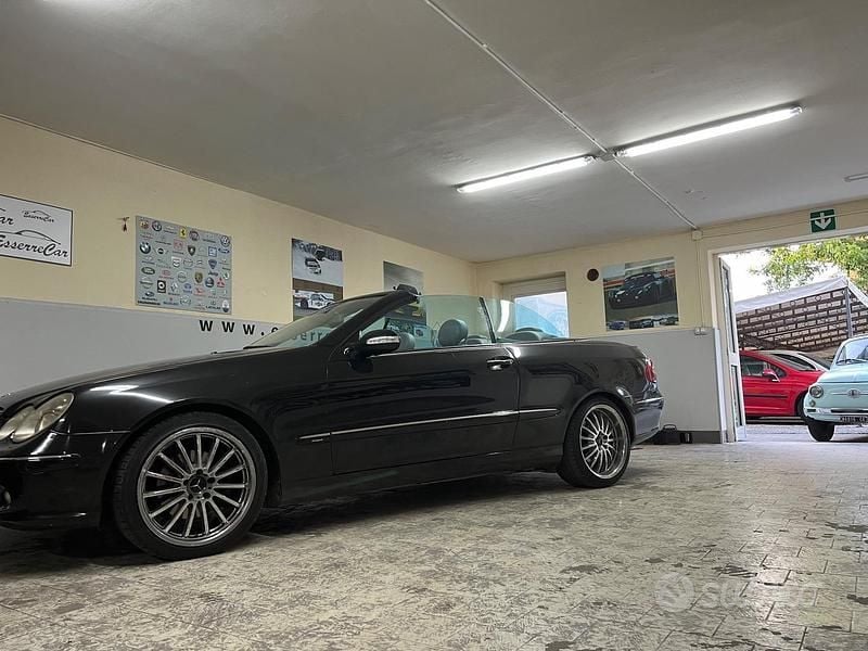 Usata Mercedes CLK200 163 CV (119 kW) 2004 Nero Cabrio
