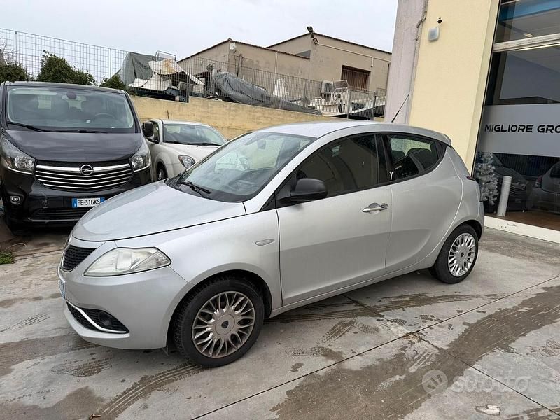 Usata Lancia Ypsilon Platinum 69 CV (50 kW) 2015 Grigio Utilitaria