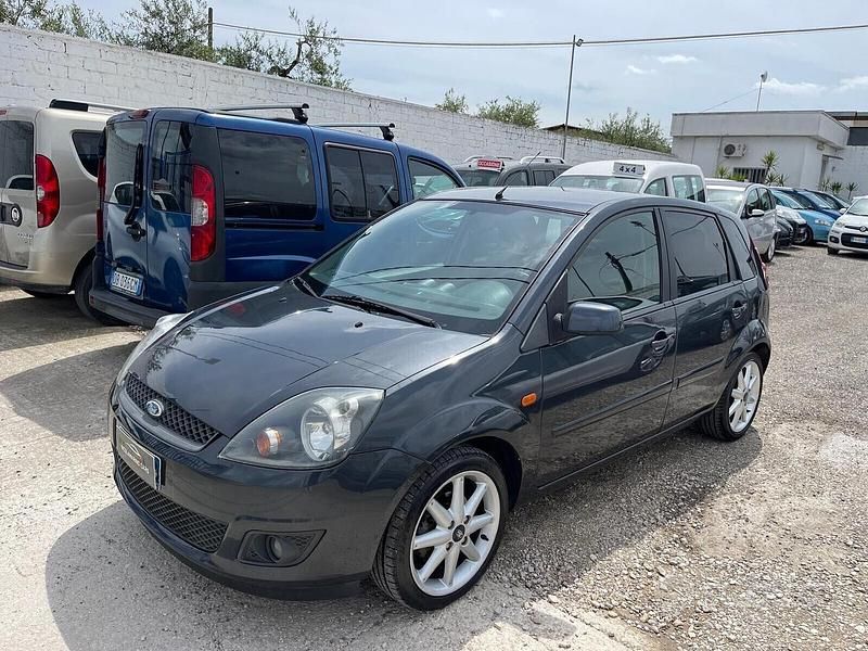 Usata Ford Fiesta Titanium 75 CV (55 kW) 2007 Grigio Berlina