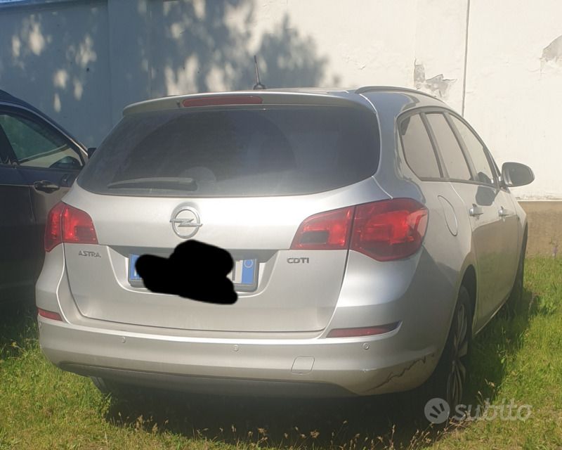 Usata Opel Astra 125 CV (91 kW) 2011 Grigio Station wagon