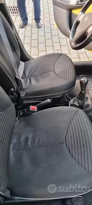 Usata Peugeot 107 68 CV (50 kW) 2012 Giallo Utilitaria