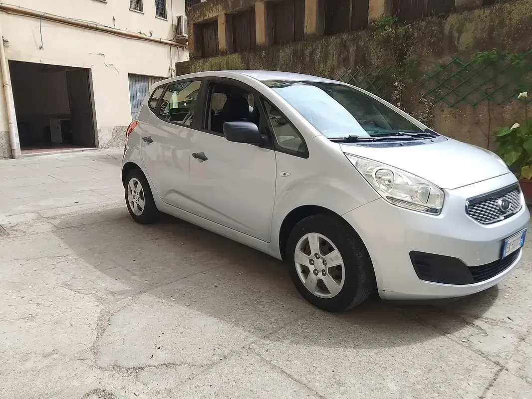 Usata Kia Venga LX 77 CV (56 kW) 2011 Utilitaria
