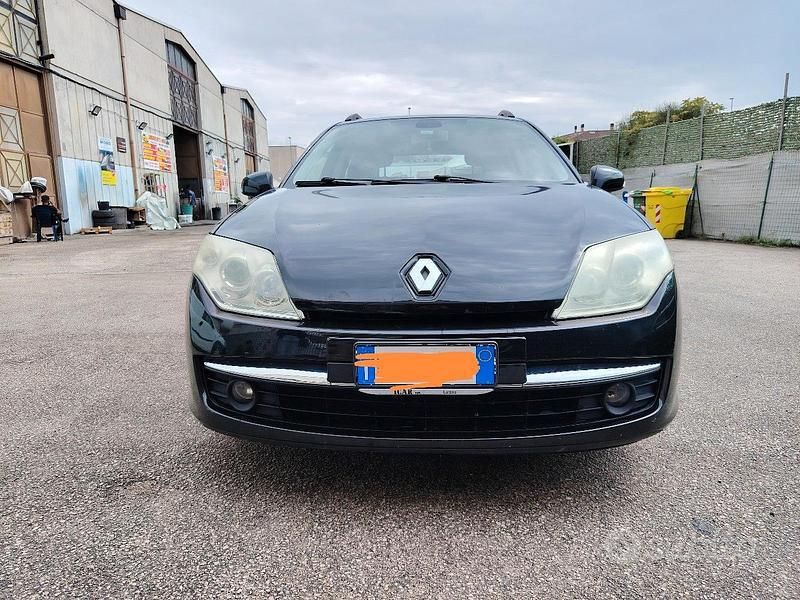 Usata Renault Laguna III 150 CV (110 kW) 2010 Nero Station wagon