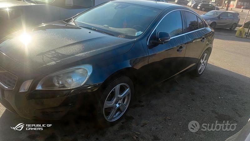 Usata Volvo S60 163 CV (119 kW) 2012 Nero Berlina