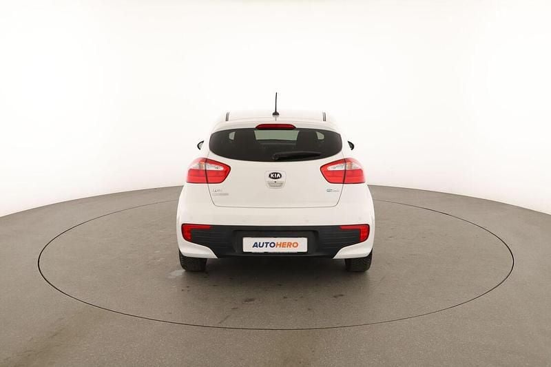 Usata Kia Rio 90 CV (66 kW) 2015 Bianco Berlina