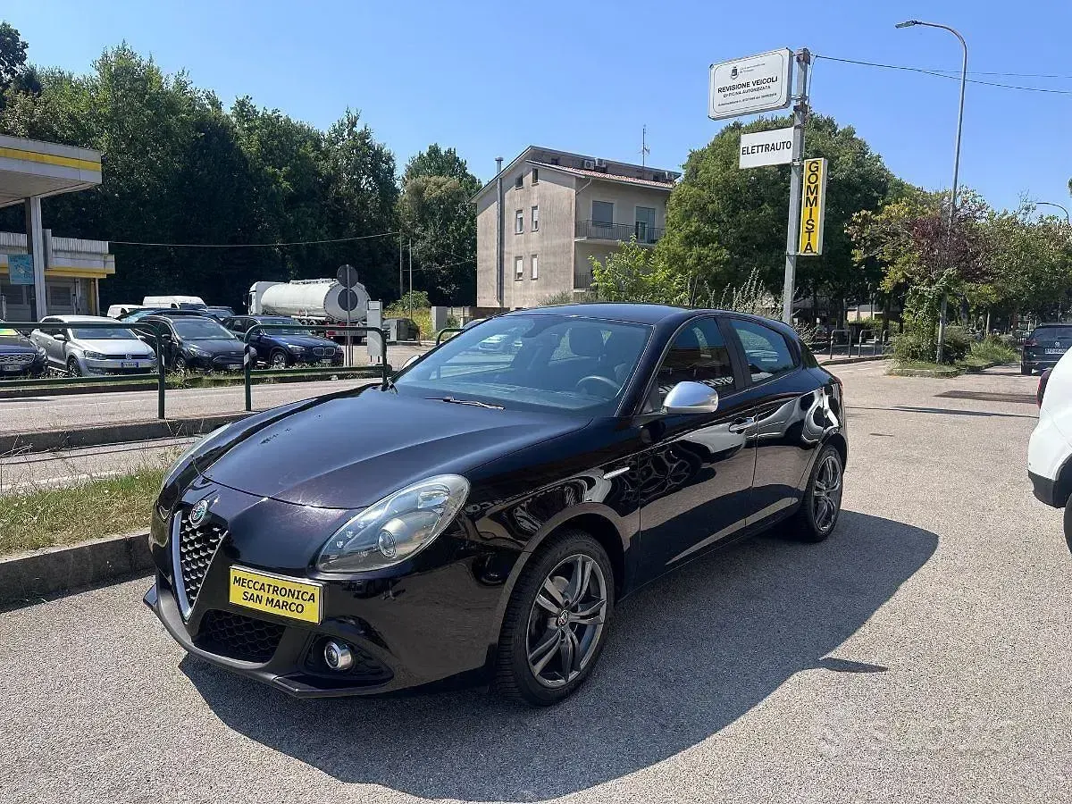 Usata Alfa Romeo Giulietta Super 120 CV (88 kW) 2018 Nero Utilitaria