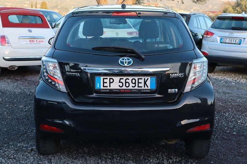 Usata Toyota Yaris Hybrid Lounge 74 CV (54 kW) 2013 Nero Berlina
