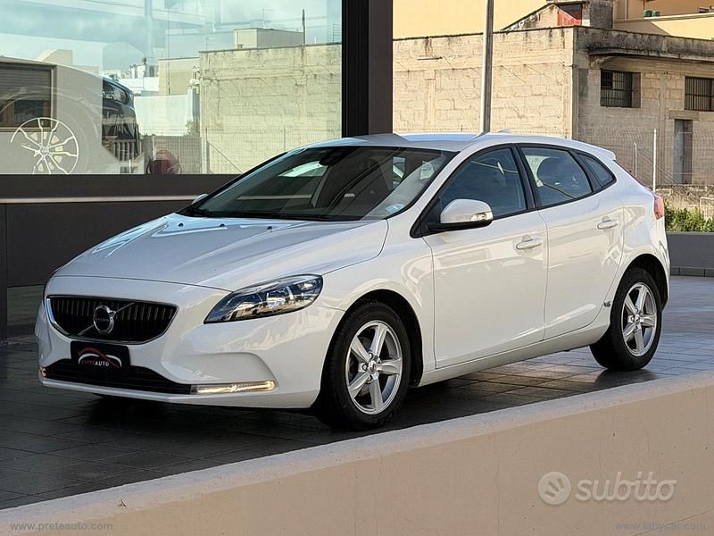 Usata Volvo V40 Business Edition 120 CV (88 kW) 2017 Bianco Berlina