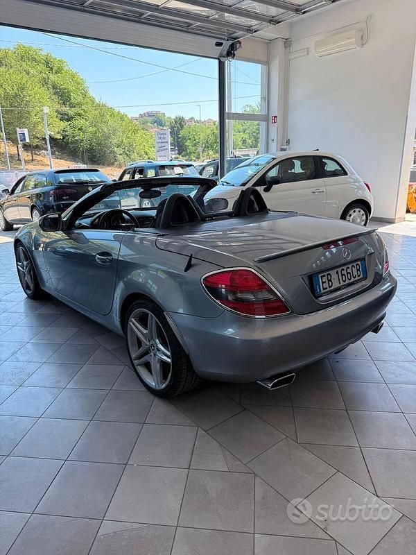 Usata Mercedes SLK200 184 CV (135 kW) 2010 Argento Cabrio