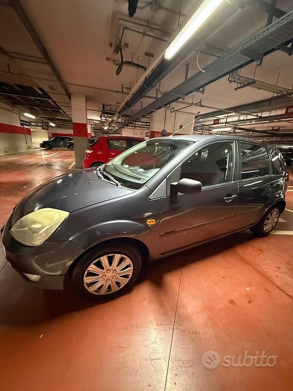 Usata Ford Fiesta 75 CV (55 kW) 2005 Utilitaria