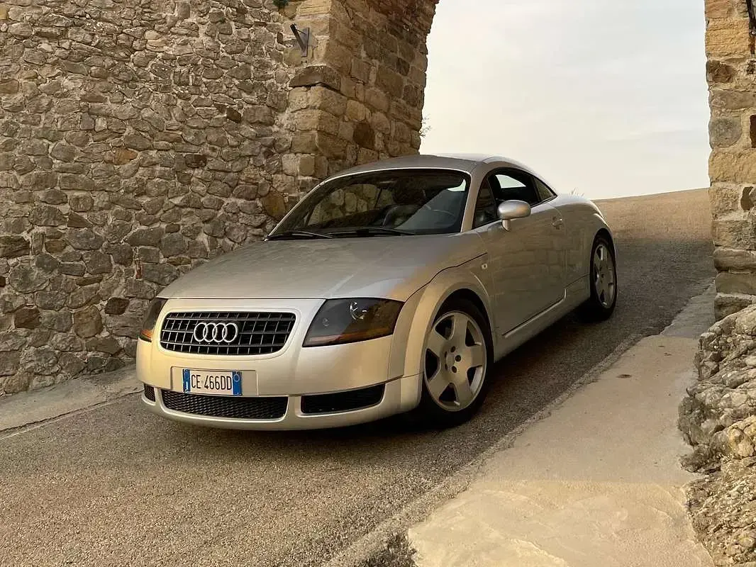 Usata Audi TT Ambiente 179 CV (131 kW) 2003 Argento Coupé