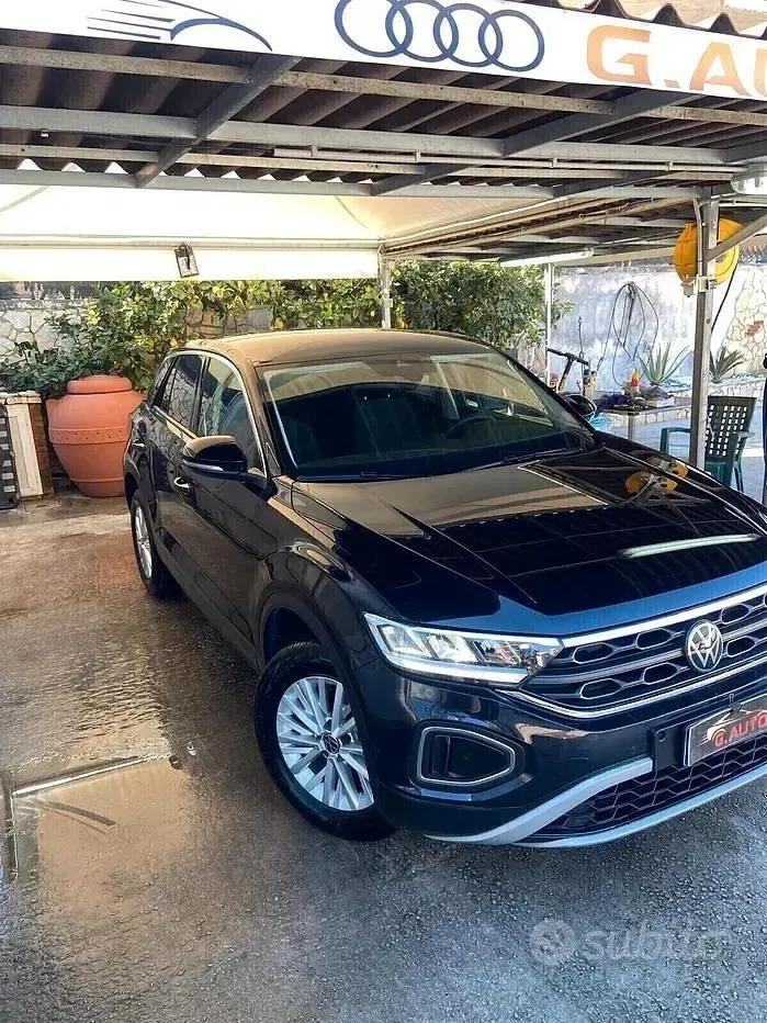Usata VW T-Roc Life 110 CV (80 kW) 2023 Nero SUV