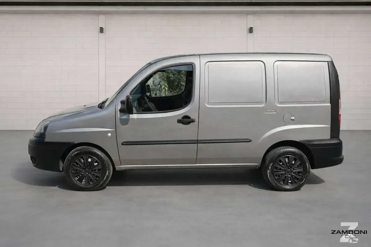 Usata Fiat Doblò 69 CV (50 kW) 2007 Grigio Monovolume