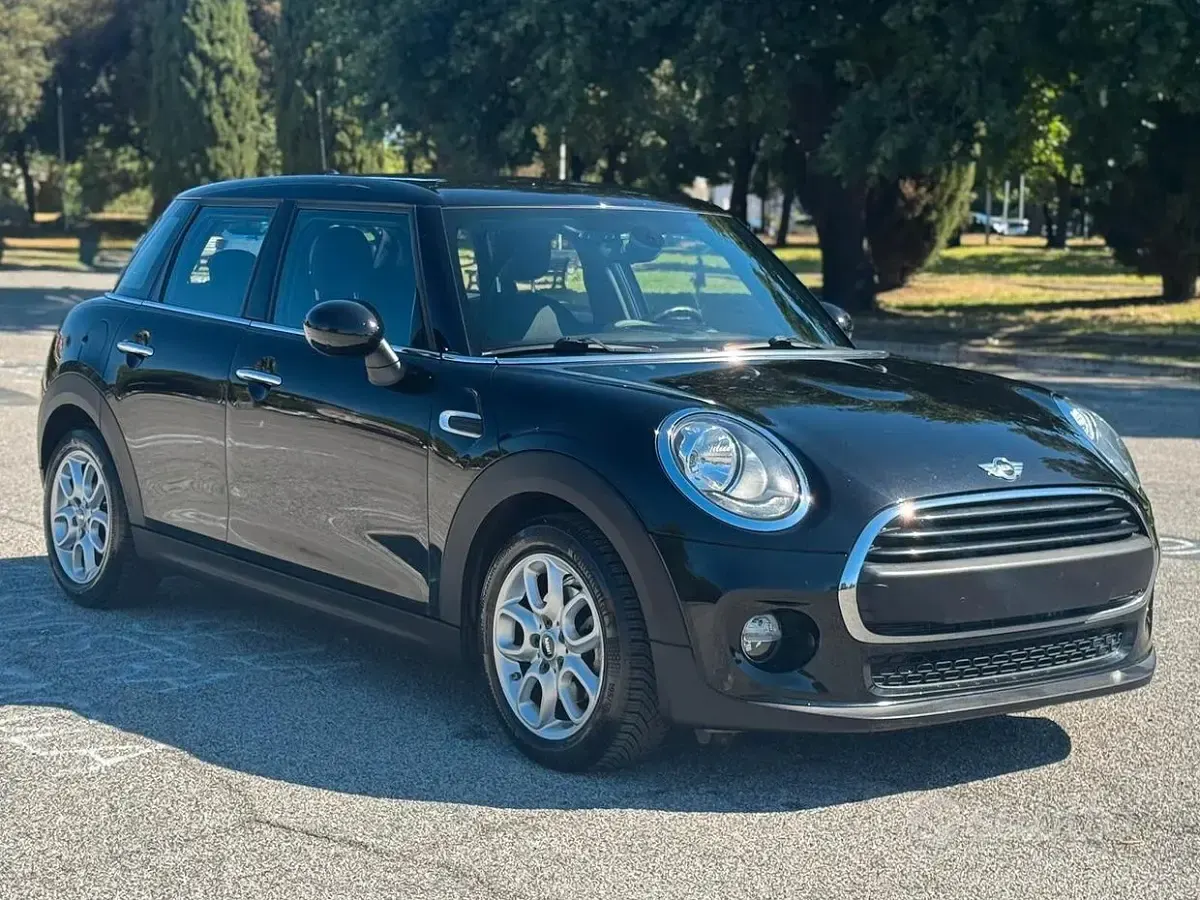 Usata Mini ONE Hype 102 CV (75 kW) 2017 Nero Utilitaria