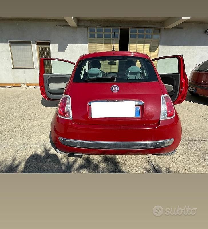 Begagnad Fiat 500 85 HK (62 kW) 2010 Röd Halvkombi