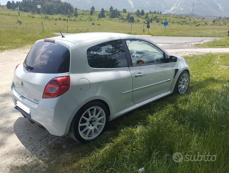 Usata Renault Clio R.S. R.S. 200 CV (147 kW) 2008 Bianco Utilitaria