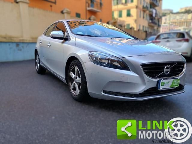 Usata Volvo V40 Summum 116 CV (85 kW) 2014 Argento Berlina