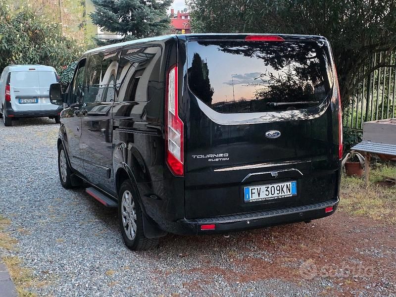 Usata Ford Tourneo 130 CV (95 kW) 2019 Nero Monovolume