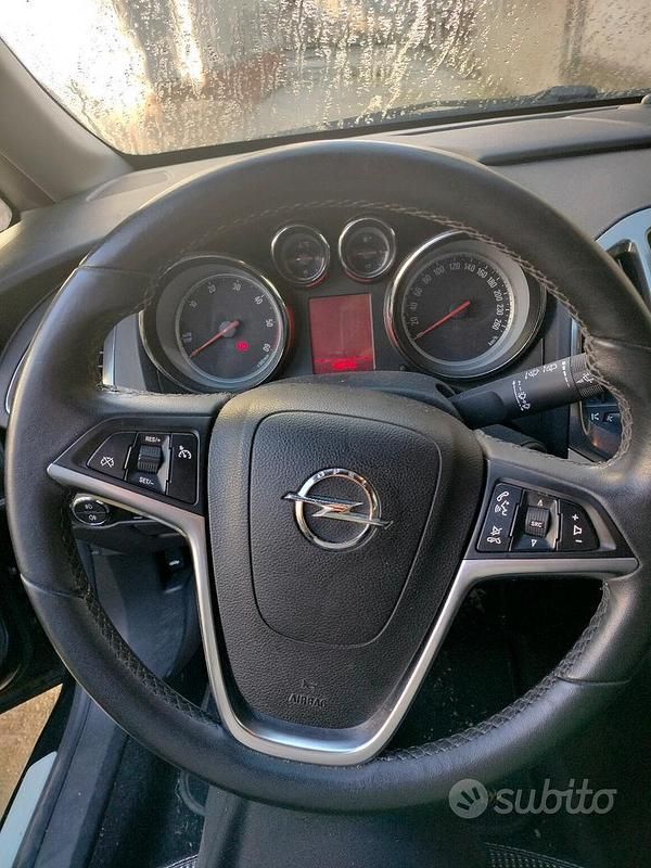 Usata Opel Astra Cosmo 95 CV (69 kW) 2011 Station wagon