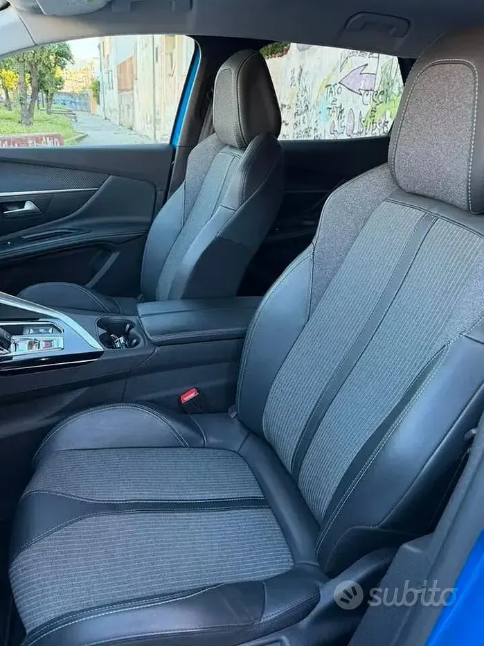 Usata Peugeot 3008 Allure 131 CV (96 kW) 2022 Bluazzurro SUV