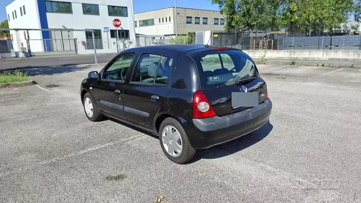Usata Renault Clio II 58 CV (42 kW) 2004 Berlina
