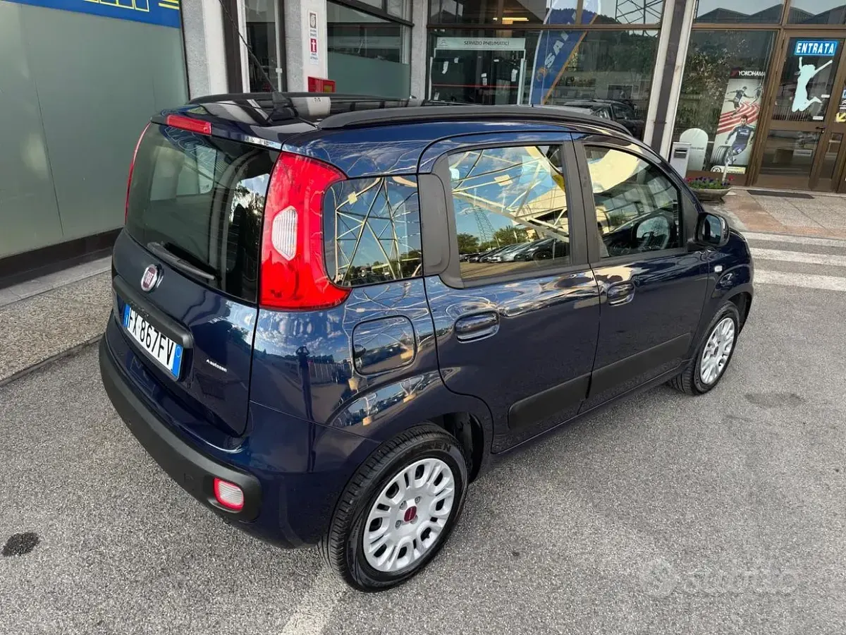 Usata Fiat Panda Lounge 69 CV (50 kW) 2019 Bluazzurro Utilitaria