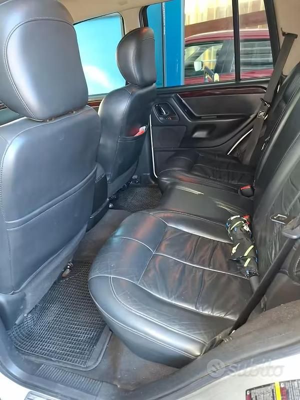 Usata Jeep Grand Cherokee Laredo 163 CV (119 kW) 2004 Grigio SUV