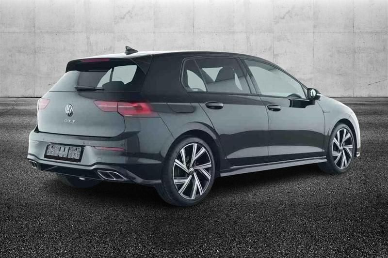 Usata VW Golf VIII R-line 150 CV (110 kW) 2023 Nero metallizzato Berlina