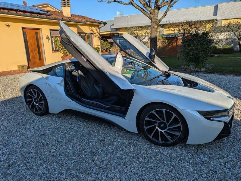 Usata BMW i8 231 CV (169 kW) 2017 Bianco Coupé
