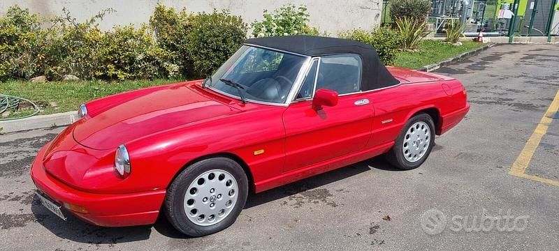Usata Alfa Romeo Spider 116 CV (85 kW) 1992 Rosso Cabrio