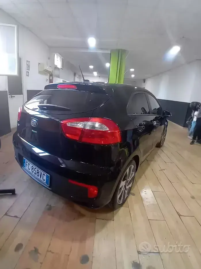 Usata Kia Rio 85 CV (62 kW) 2016 Nero Utilitaria