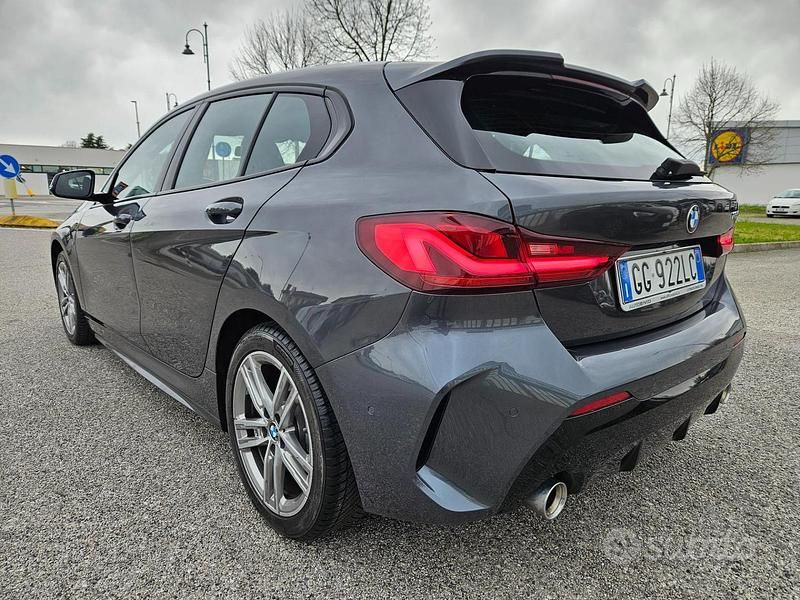 Usado BMW 118 M Sport 150 CV (110 kW) 2021 Gris Utilitario