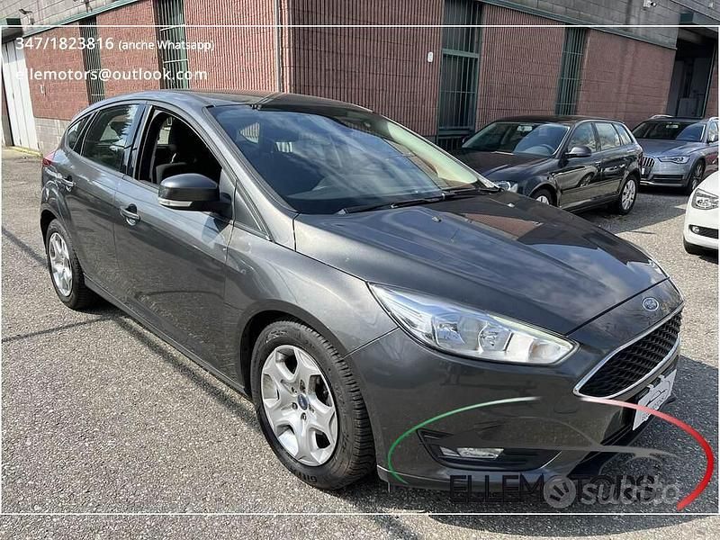 Usata Ford Focus S 101 CV (74 kW) 2015 Grigio Berlina