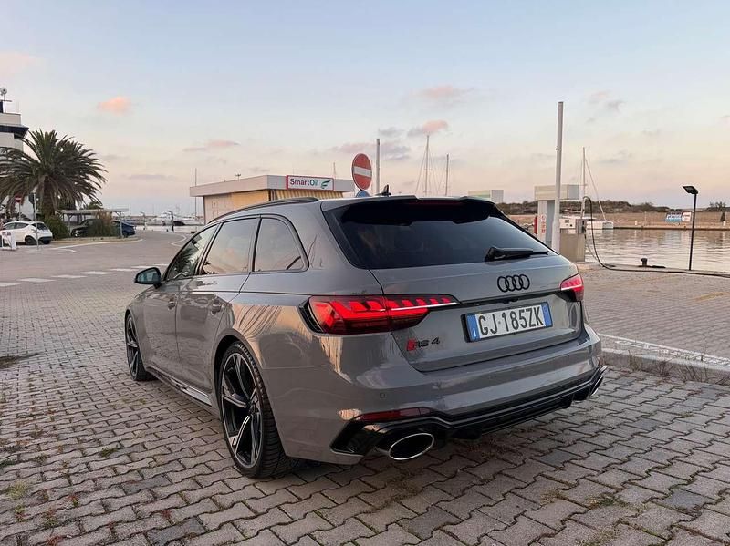 Usata Audi RS4 Ambiente 450 CV (330 kW) 2022 Grigio Station wagon