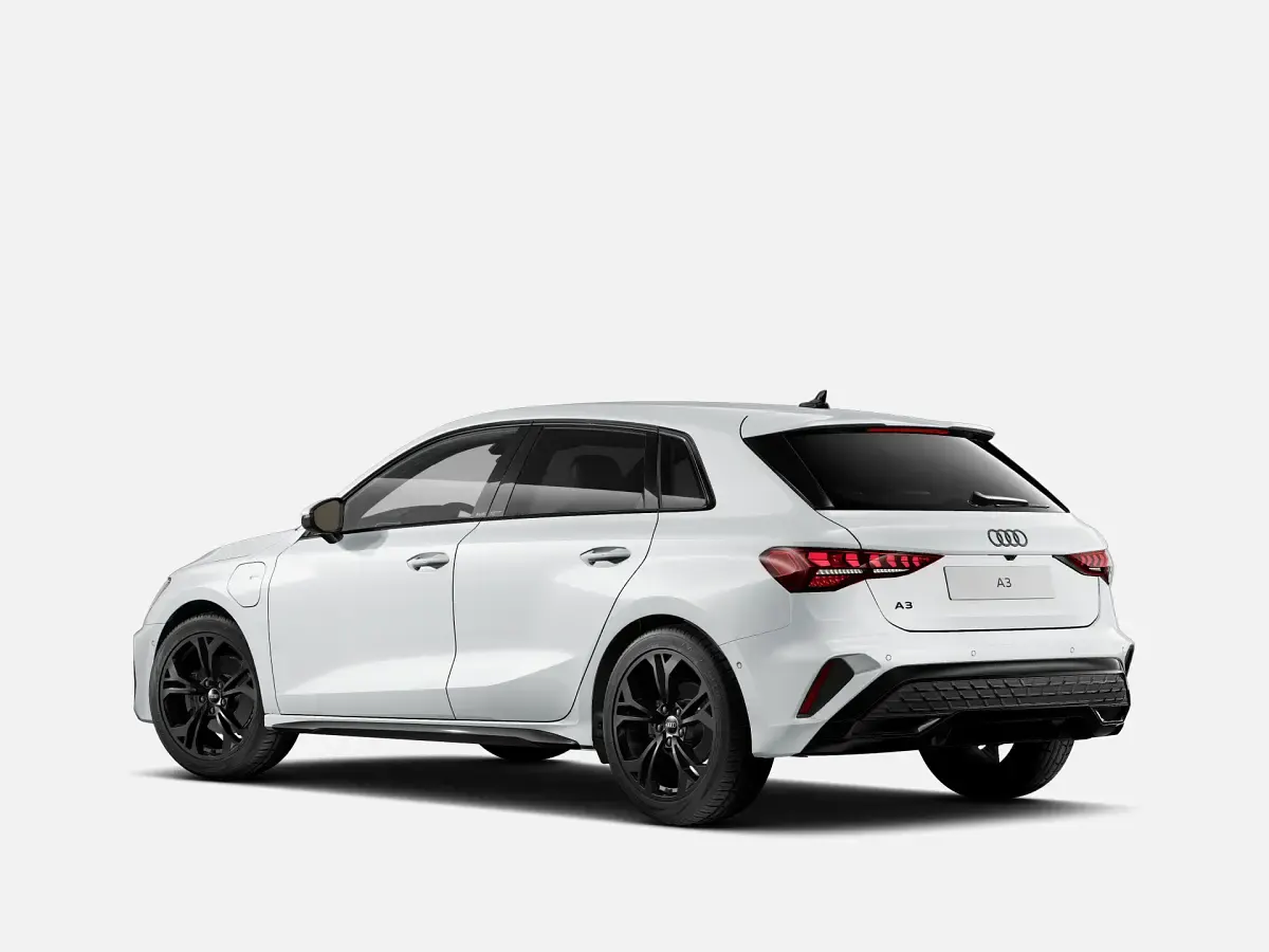 Nuova Audi A3 S-Line 204 CV (150 kW) 2026 Bianco ghiaccio metallizzato