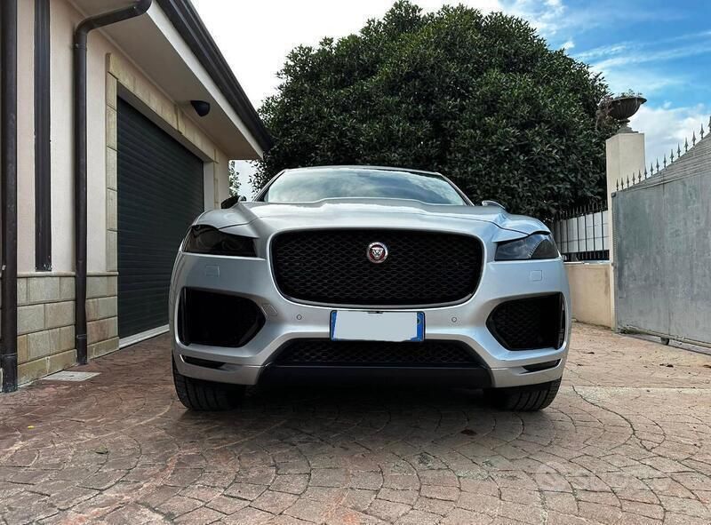 Grigio Usata 2018 Jaguar F-Pace R-Sport SUV | 19.999 € (Buon prezzo) - Immagine 1/4