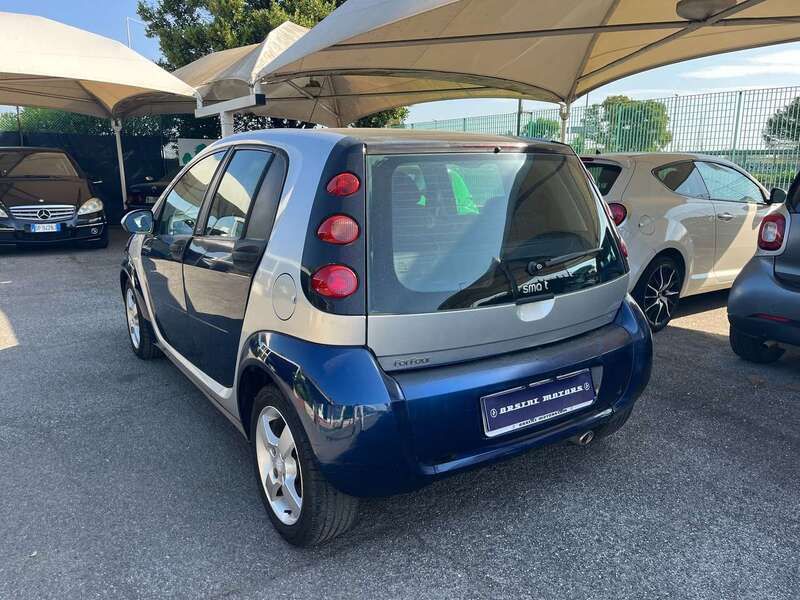 Blu/azzurro Usata 2004 Smart ForFour Passion Due volumi | 2800 € (Cara) - Immagine 1/4