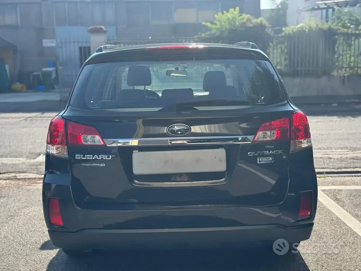 Usata Subaru Outback Exclusive+ 150 CV (110 kW) 2013 Nero Station wagon
