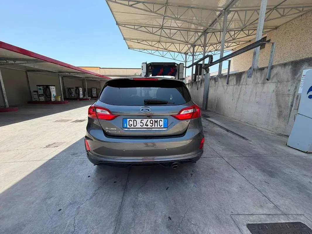 Usata Ford Fiesta ST-Line 125 CV (91 kW) 2021 Grigio Utilitaria