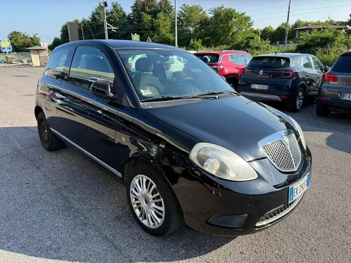 Usata Lancia Ypsilon 69 CV (50 kW) 2011 Nero Utilitaria