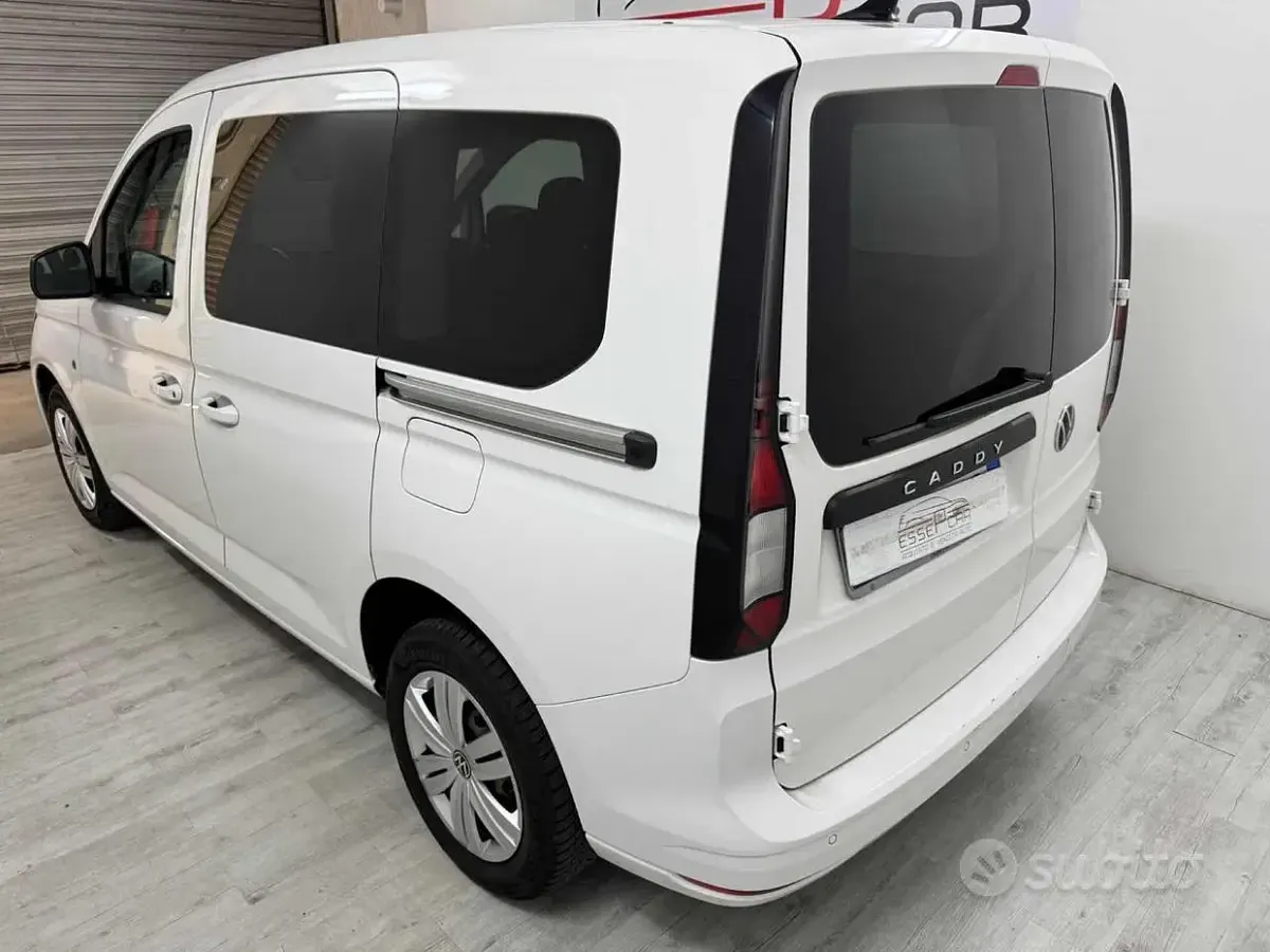 Usata VW Caddy 102 CV (75 kW) 2022 Bianco Monovolume