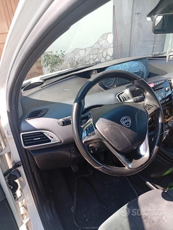 Usata Lancia Ypsilon 95 CV (69 kW) 2012 Utilitaria