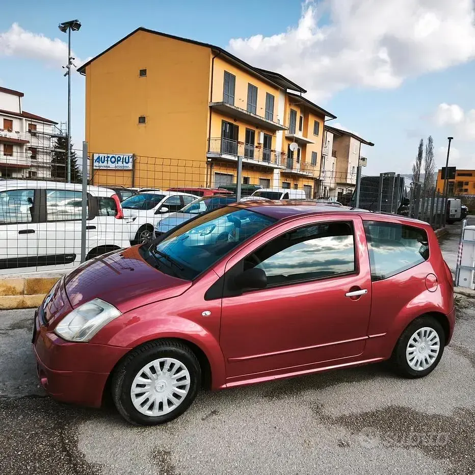 Usata Citroën C2 Elegance 70 CV (51 kW) 2006 Viola Utilitaria