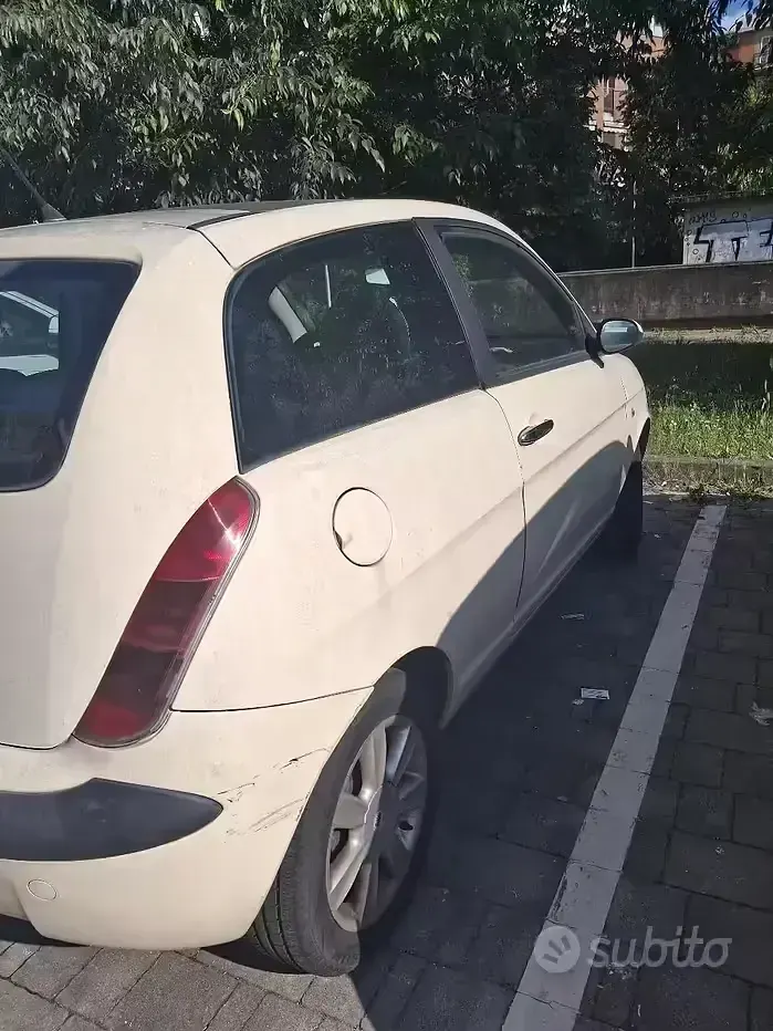 Usata Lancia Ypsilon 80 CV (58 kW) 2005 Bianco Utilitaria
