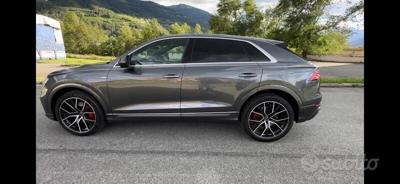 Grigio Usata 2022 Audi Q8 S-Line SUV | 55.990 € (Ottimo prezzo) - Immagine 1/4