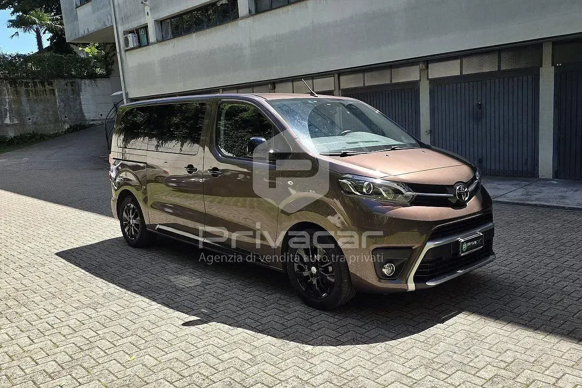 Usata Toyota Proace Verso Edition 180 CV (132 kW) 2023 Marrone Station wagon