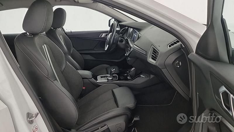Usata BMW 118 Sport Line 140 CV (102 kW) 2021 Bianco Utilitaria
